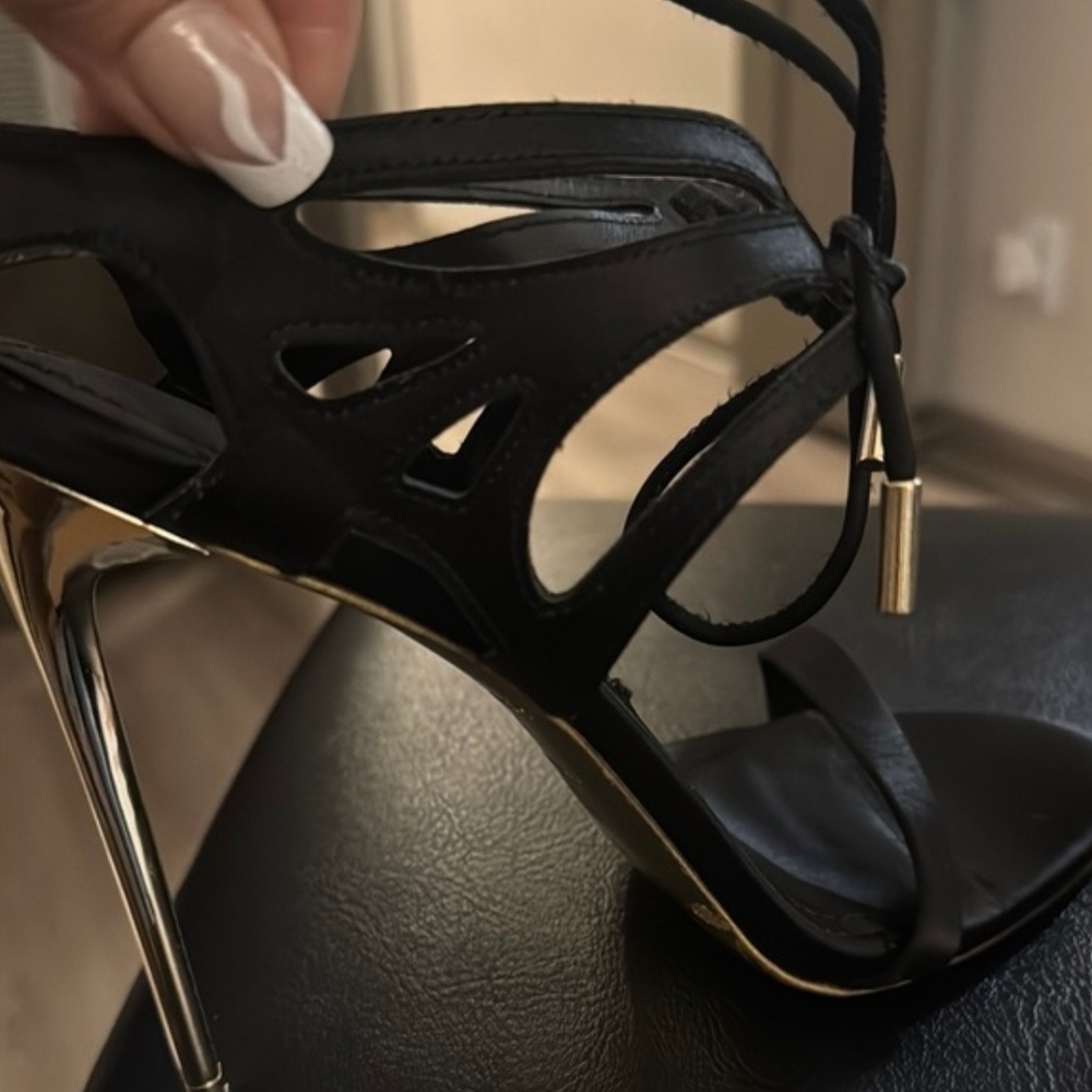 Jessica Rich So Expensive Sandal Black and Gold Strappy Heels.